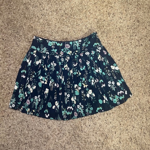 LOFT Outlet Floral Pleated Skirt – Size 12 - Picture 1 of 3